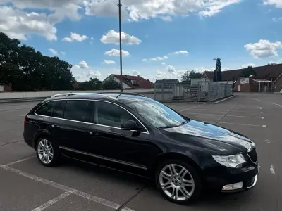 Gebraucht Skoda Superb 170 PS (125 kW) 2011 Schwarz Kombi