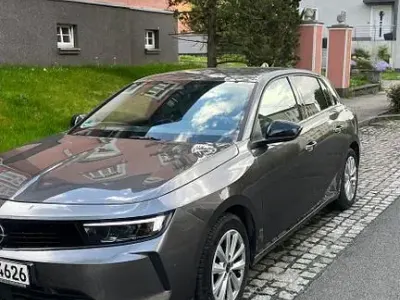 Używany Opel Astra Edition 110 KM (80 kW) 2024 Szary Hatchback
