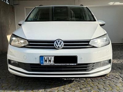 Weiß Gebraucht 2019 VW Touran Comfortline Van / Kleinbus | 21.900 € (Fairer Preis)