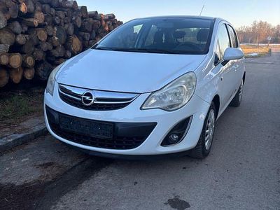 Gebraucht Opel Corsa Color Edition 87 PS (63 kW) 2011 Weiß Kleinwagen