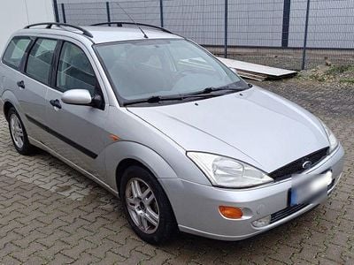 Silber Gebraucht 2000 Ford Focus Kombi | 2.500 € (Teuer)