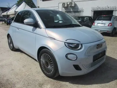 Second-hand Fiat 500e 86 kW (118 CP) 2024 Albastru Berlinǎ
