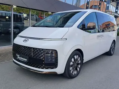 Second-hand Hyundai Staria Signature 177 CP (130 kW) 2023 Alb Monovolum