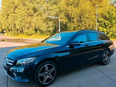 Gebraucht Mercedes C220 194 PS (142 kW) 2018 Blau Limousine