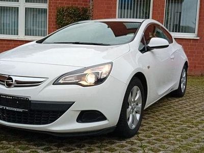 Weiß Gebraucht 2014 Opel Astra GTC Limousine | 5.490 € (Guter Preis)