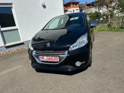 Gebraucht Peugeot 208 Allure 95 PS (69 kW) 2012 Schwarz Kleinwagen