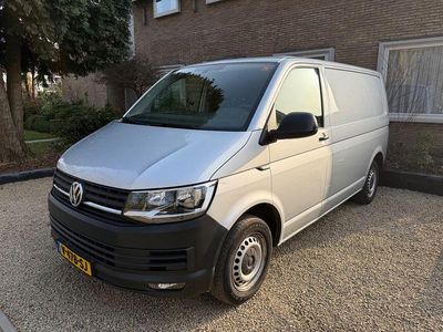 Gebraucht VW Transporter 150 PS (110 kW) 2018 Silber Van
