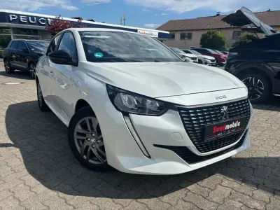Gebraucht Peugeot 208 Active 75 PS (55 kW) 2022 Weiß (metallic) Kleinwagen