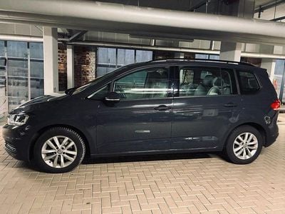 Grau Gebraucht 2019 VW Touran Van / Kleinbus | 15.900 € (Superpreis)