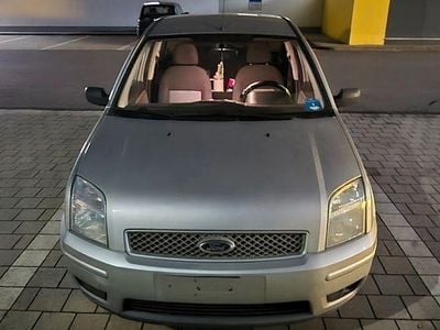 Silber Gebraucht 2004 Ford Fusion Limousine | 2.550 € (Fairer Preis)