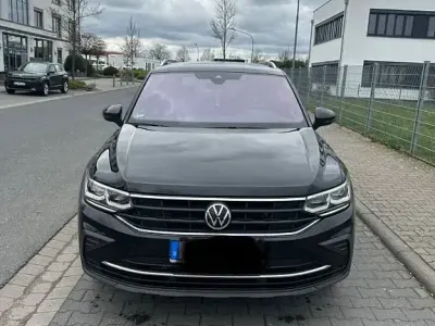 Gebraucht VW Tiguan United 150 PS (110 kW) 2021 Schwarz SUV
