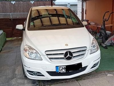 Weiß Gebraucht 2010 Mercedes B160 Van / Kleinbus | 5.250 € (Guter Preis)