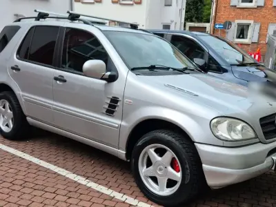 Käytetty Mercedes ML230 218 HP (160 kW) 2000 Hopea Katumaasturi