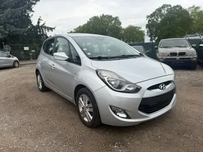Gebraucht Hyundai ix20 116 PS (85 kW) 2014 Silber Kleinwagen