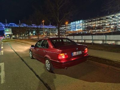 Gebraucht BMW 316 102 PS (75 kW) 1992 Rot Limousine