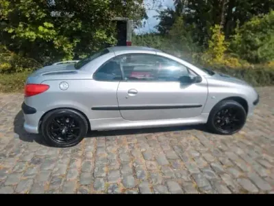 Gebraucht Peugeot 206 CC 109 PS (80 kW) 2002 Silber Cabrio