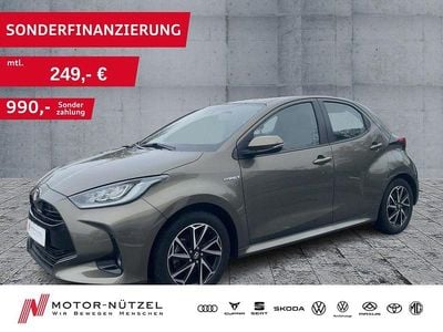 Begagnad Toyota Yaris Hybrid Club 116 HK (85 kW) 2021 Grön Sedan