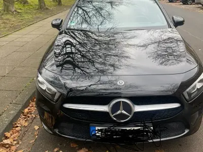 Gebraucht Mercedes A180 116 PS (85 kW) 2019 Schwarz Limousine