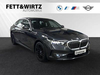 Gebraucht BMW 530e Sport Line 299 PS (219 kW) 2024 Sophistograu brillanteffekt metallic Limousine