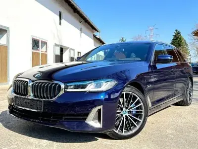 Gebraucht BMW 530e Luxury Line 292 PS (214 kW) 2022 Blau Kombi