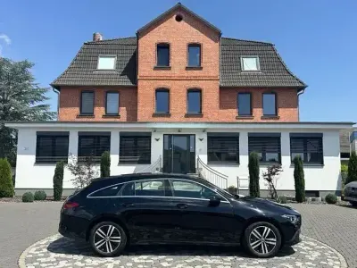 Gebraucht Mercedes CLA250e Shooting Brake 218 PS (160 kW) 2021 Schwarz Kombi
