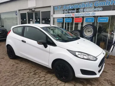 Gebraucht Ford Fiesta Ambiente 60 PS (44 kW) 2016 Weiß Kleinwagen