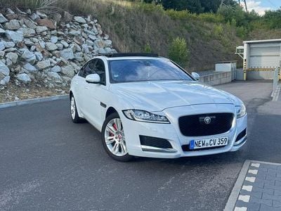 Gebraucht Jaguar XF Sportbrake Prestige 179 PS (131 kW) 2018 Weiß Kombi