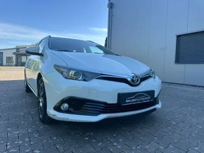 Usata Toyota Auris Touring Sports 111 CV (81 kW) 2016 Bianco Station wagon