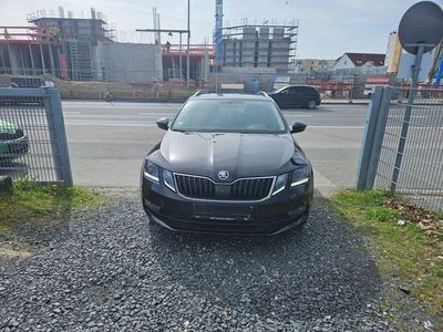 gebraucht Skoda Octavia Combi 1.6 TDI DSG Ambition