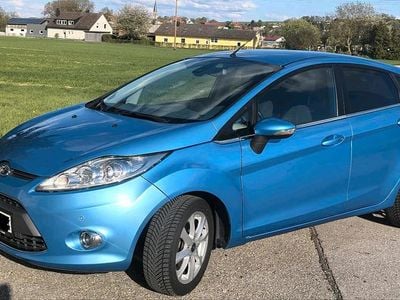 Second-hand Ford Fiesta 97 CP (71 kW) 2011 Albastru Hatchback