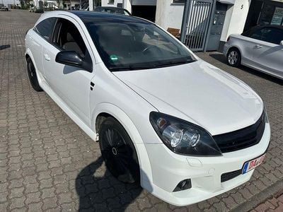 Usata Opel Astra GTC Edition 116 CV (85 kW) 2010 Bianco Coupé