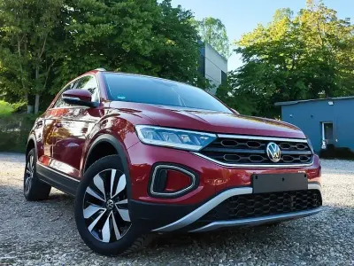 Usata VW T-Roc Move 150 CV (110 kW) 2024 Rosso SUV