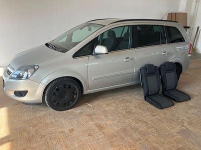 Gebraucht Opel Zafira Edition 140 PS (102 kW) 2011 Silber Van / Kleinbus