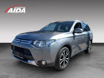 Gebraucht Mitsubishi Outlander Intense 150 PS (110 kW) 2014 Grau SUV