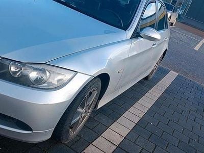 Gebraucht BMW 318 143 PS (105 kW) 2008 Grau Limousine