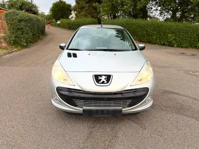 Gebraucht Peugeot 206+ 75 PS (55 kW) 2012 Silber Kleinwagen