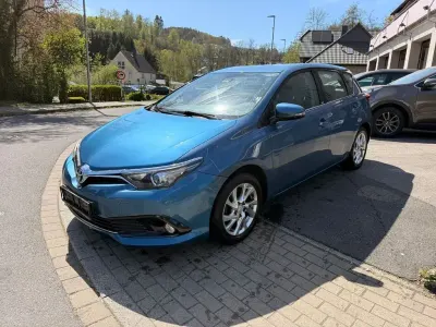 Second-hand Toyota Auris Edition-S 116 CP (85 kW) 2017 Albastru Berlinǎ