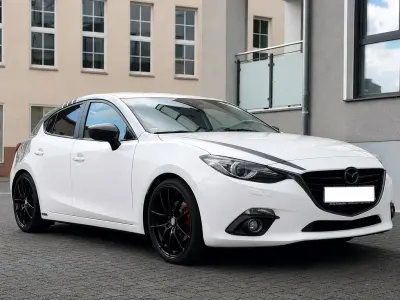 Używany Mazda 3 Sports-Line 120 KM (88 kW) 2016 Biały Sedan/Limuzyna