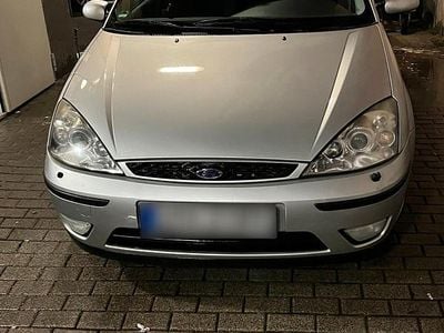 Gebraucht Ford Focus 100 PS (73 kW) 2001 Silber Kleinwagen