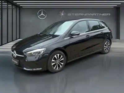 Gebraucht Mercedes B180 136 PS (100 kW) 2023 Schwarz Kleinwagen