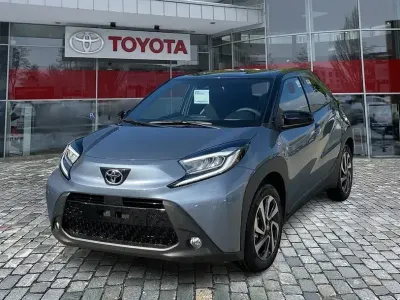 Nowe Toyota Aygo 72 KM (52 kW) 2025 Szary Hatchback