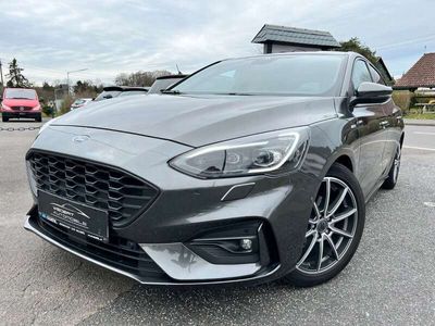 gebraucht Ford Focus Lim. ST-Line*LED*F-1*CAM*DAB*NAVI*WENIG KM