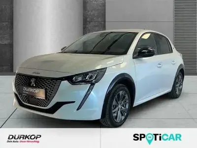 Gebraucht Peugeot e-208 Allure 100 kW (136 PS) 2022 Weiß Kleinwagen