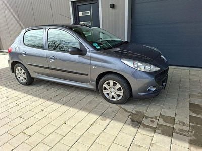 Gebraucht Peugeot 206+ 73 PS (53 kW) 2011 Grau Kleinwagen