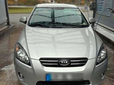 Gebraucht Kia Ceed 126 PS (92 kW) 2009 Silber Kleinwagen