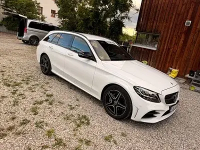 Gebraucht Mercedes C400 333 PS (244 kW) 2019 Weiß Limousine