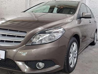 Gebraucht Mercedes B200 156 PS (114 kW) 2014 Beige Van / Kleinbus