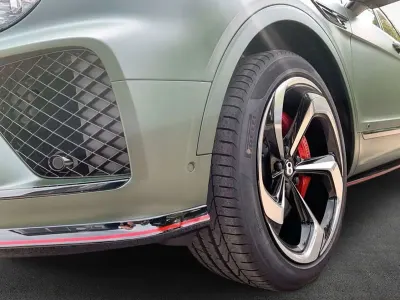 Neu Bentley Bentayga 549 PS (403 kW) 2025 Grün SUV