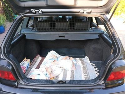 Gebraucht BMW 318 M Sport 115 PS (84 kW) 1996 Schwarz Kombi