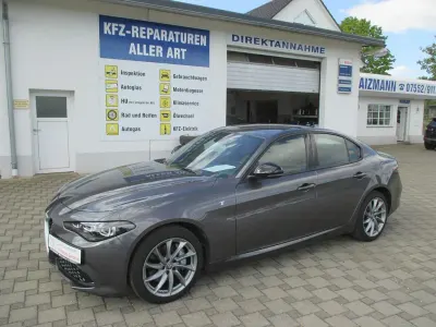 Gebraucht Alfa Romeo Giulia Ti 209 PS (153 kW) 2024 Grau Limousine